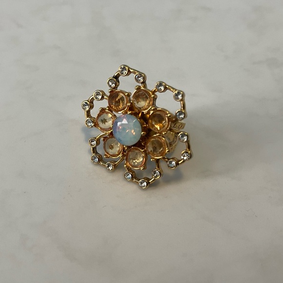 STATEMENT Flower Ring - Picture 1 of 2